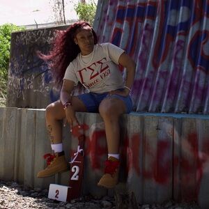 Meet your Posher, Ineisha